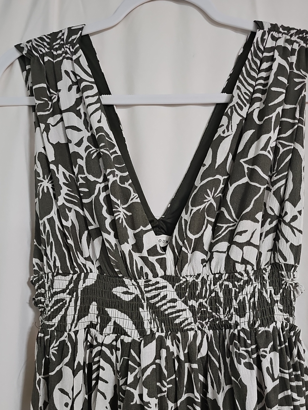 Green & White Floral V-Neck Maxi Dress - Picture 2 of 6